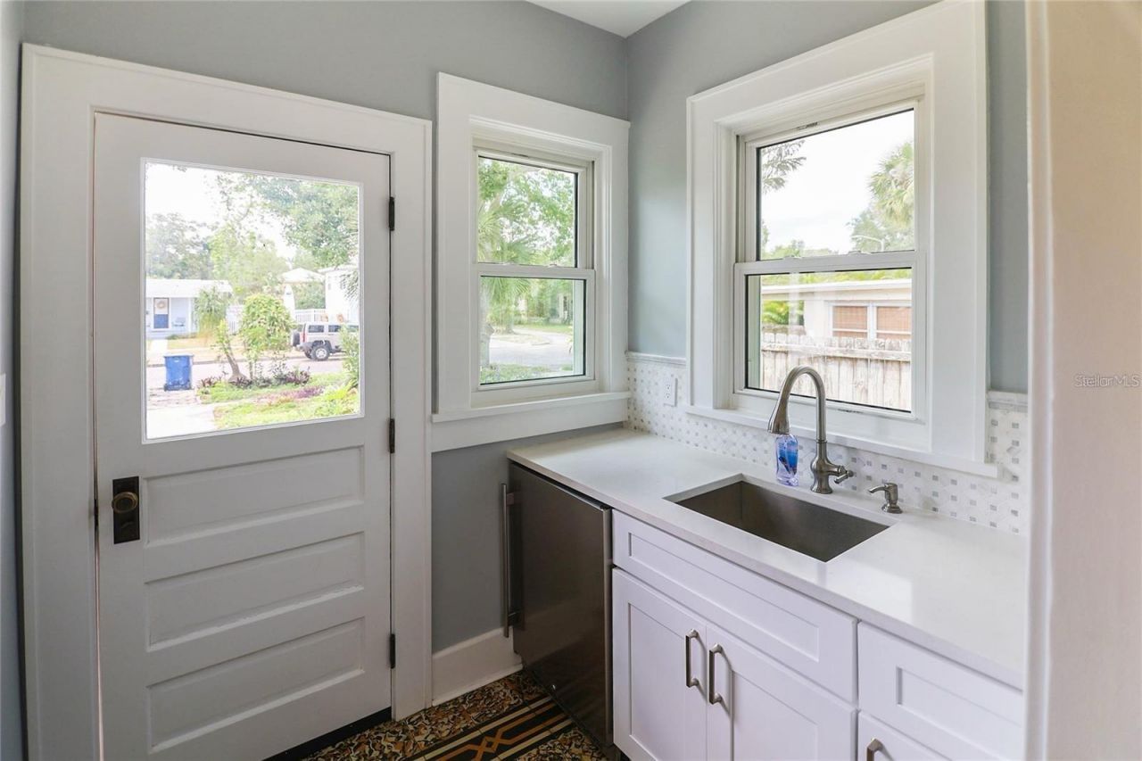 2041 Beach Dr Se, Saint Petersburg, FL 33705 Photo