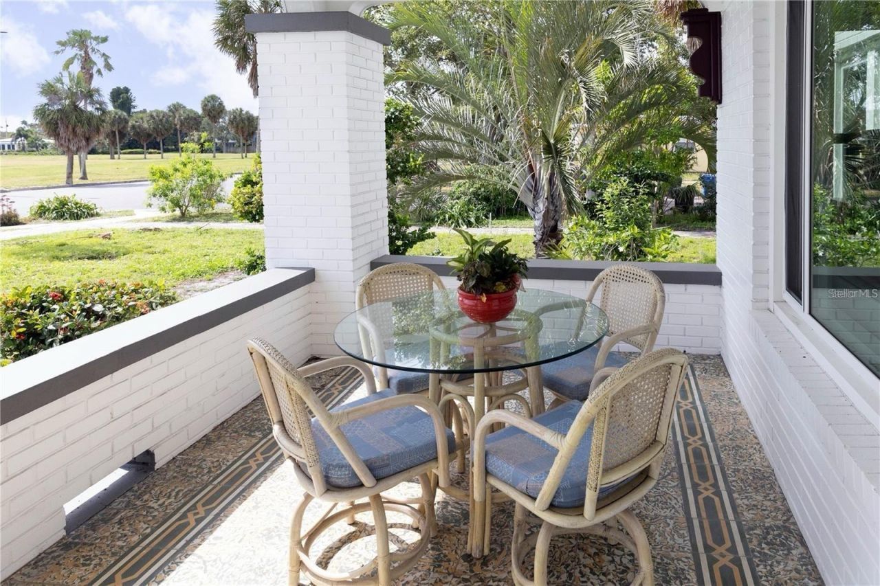 2041 Beach Dr Se, Saint Petersburg, FL 33705 Photo