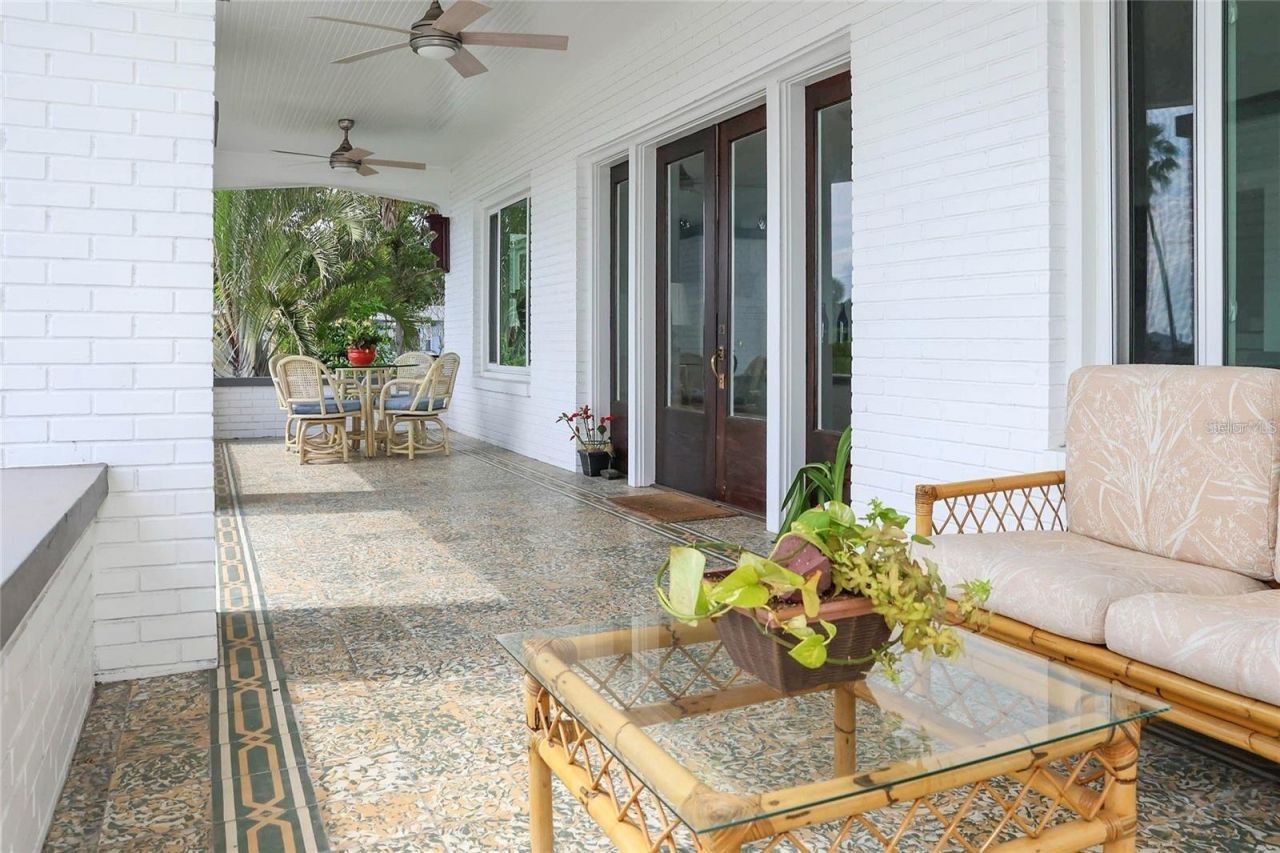 2041 Beach Dr Se, Saint Petersburg, FL 33705 Photo