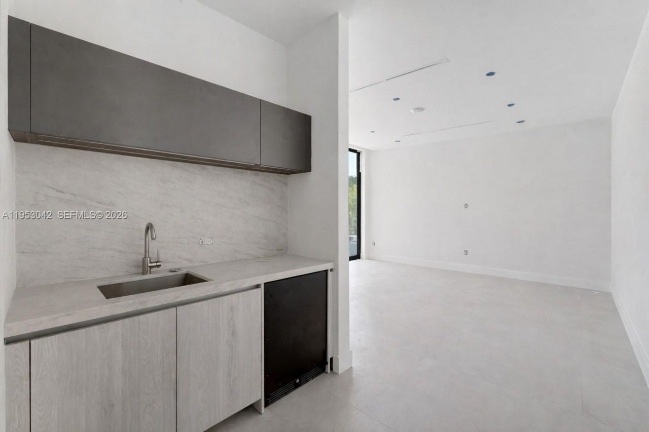 5825 SW 111th Ter , Pinecrest, FL 33156 Photo