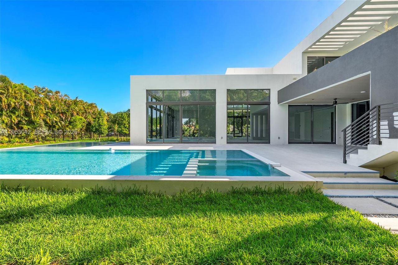 5825 SW 111th Ter, Pinecrest, FL 33156 Photo