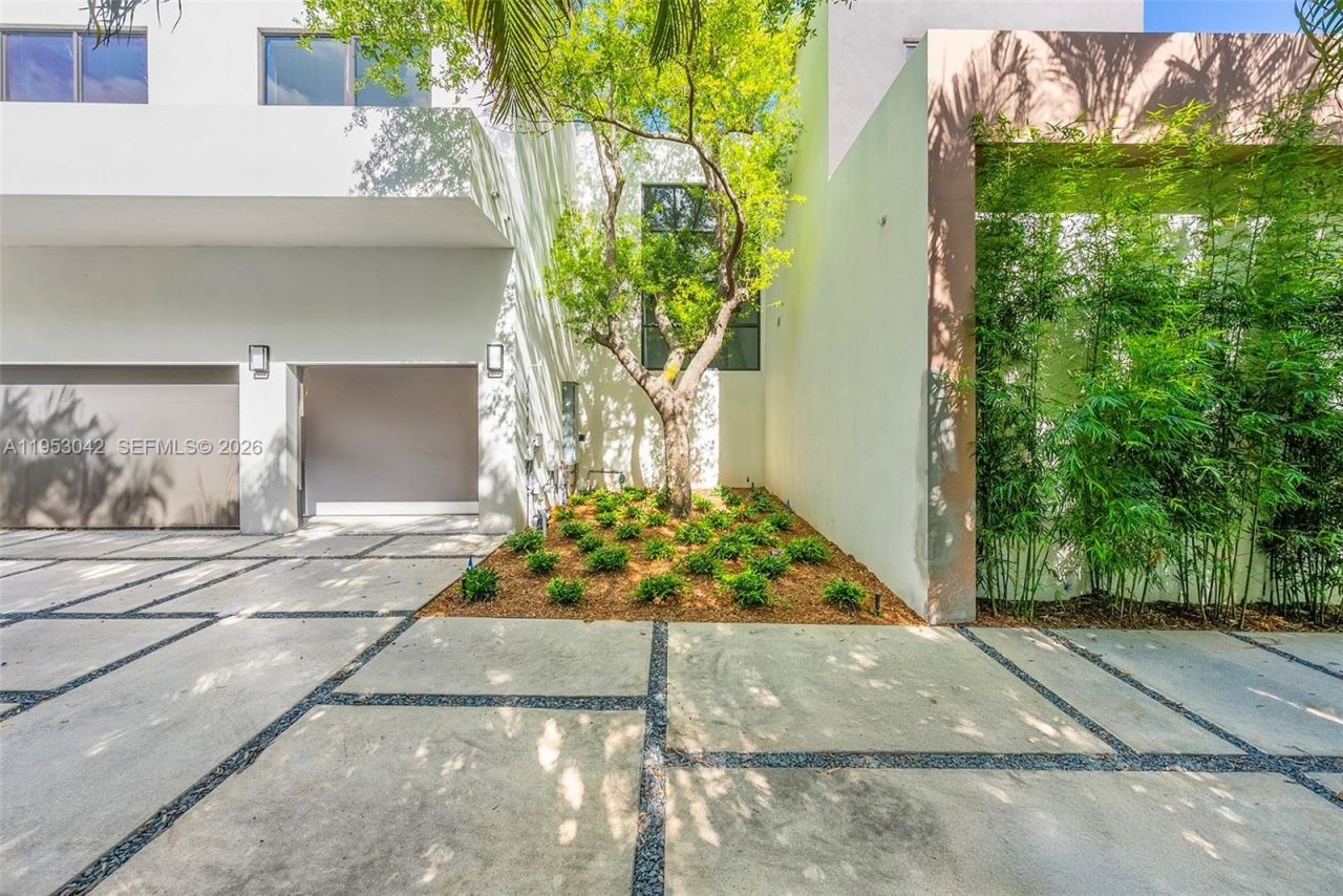 5825 SW 111th Ter, Pinecrest, FL 33156 Photo