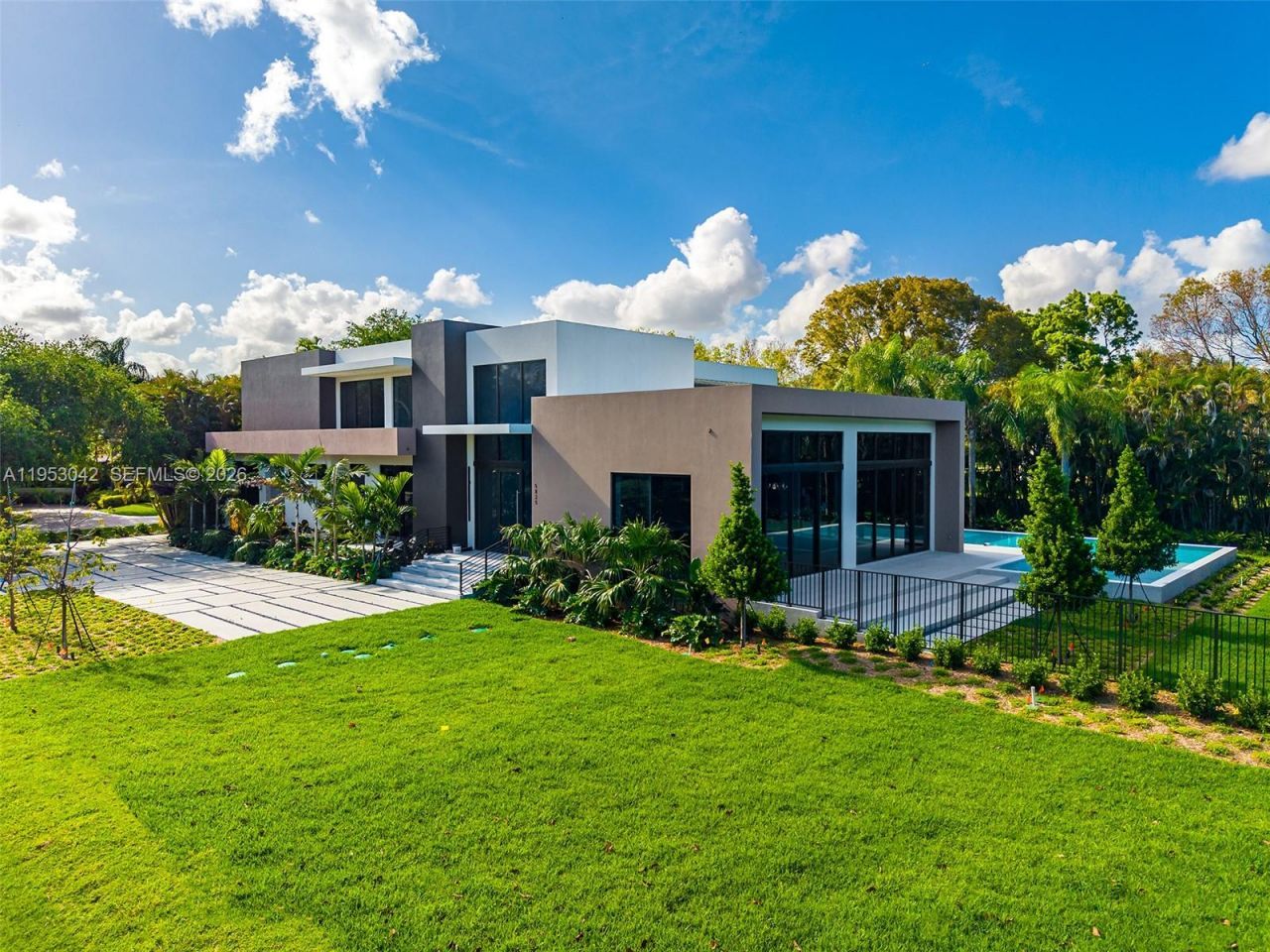 5825 SW 111th Ter, Pinecrest, FL 33156 Photo