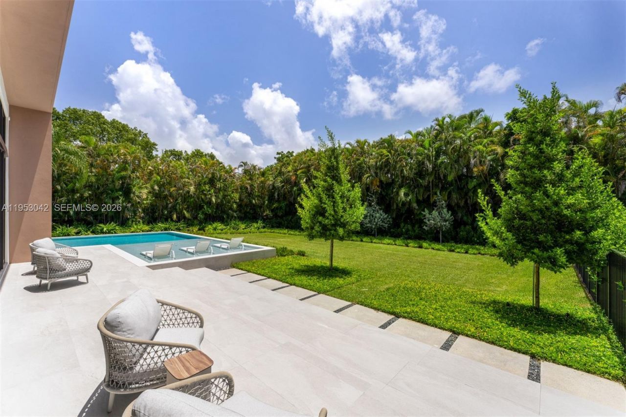 5825 SW 111th Ter, Pinecrest, FL 33156 Photo