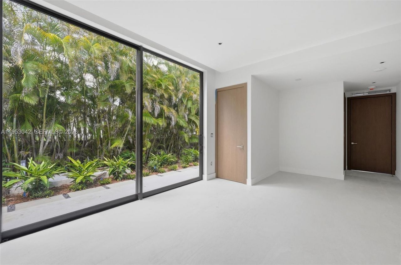 5825 SW 111th Ter, Pinecrest, FL 33156 Photo