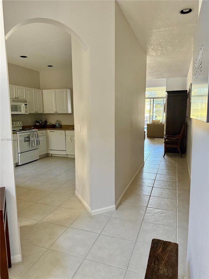 712 W Palm Aire Dr, Pompano Beach, FL 33069 Photo