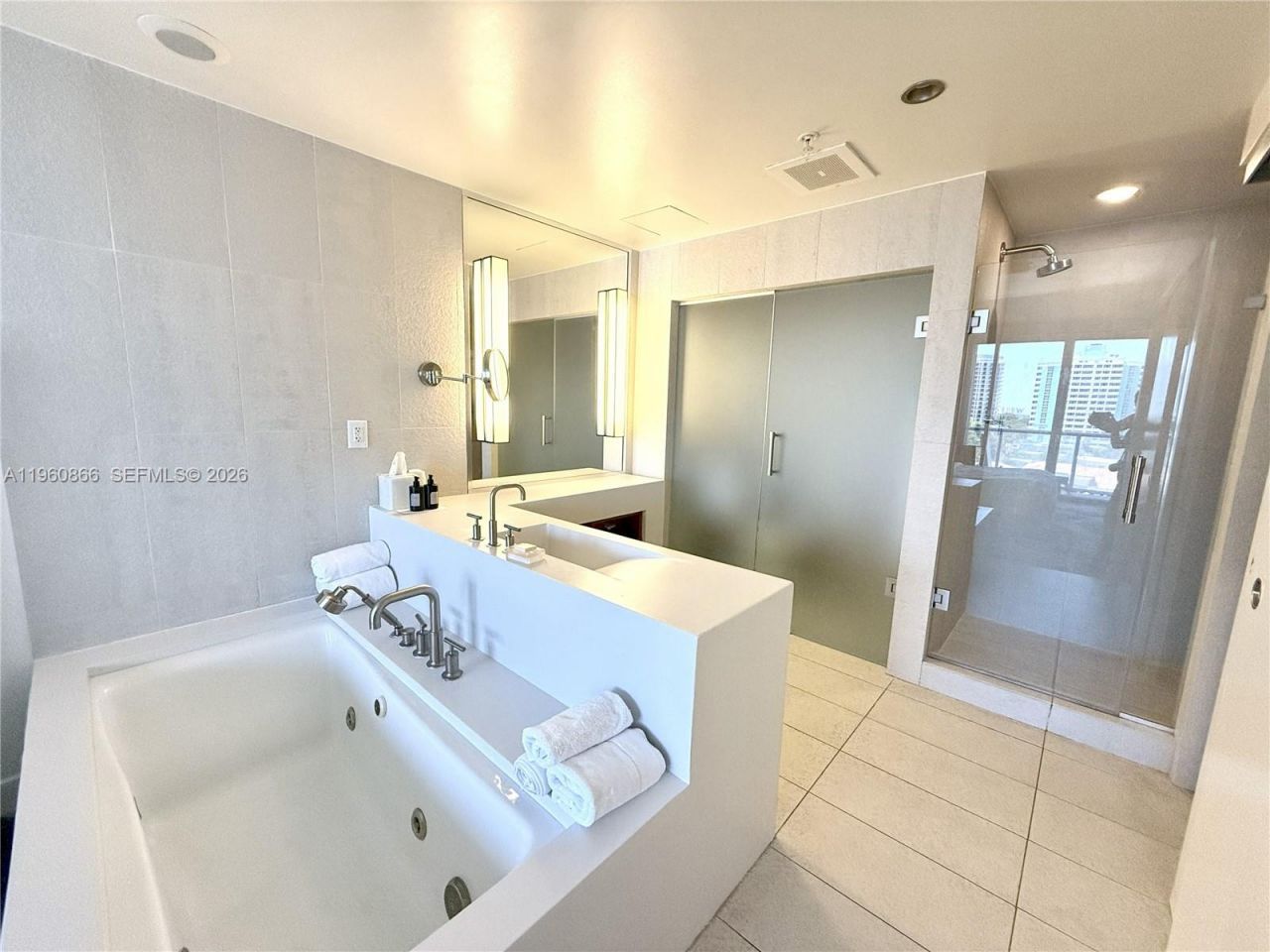 3101 Bayshore Dr , Unit 704, Fort Lauderdale, FL 33304 Photo