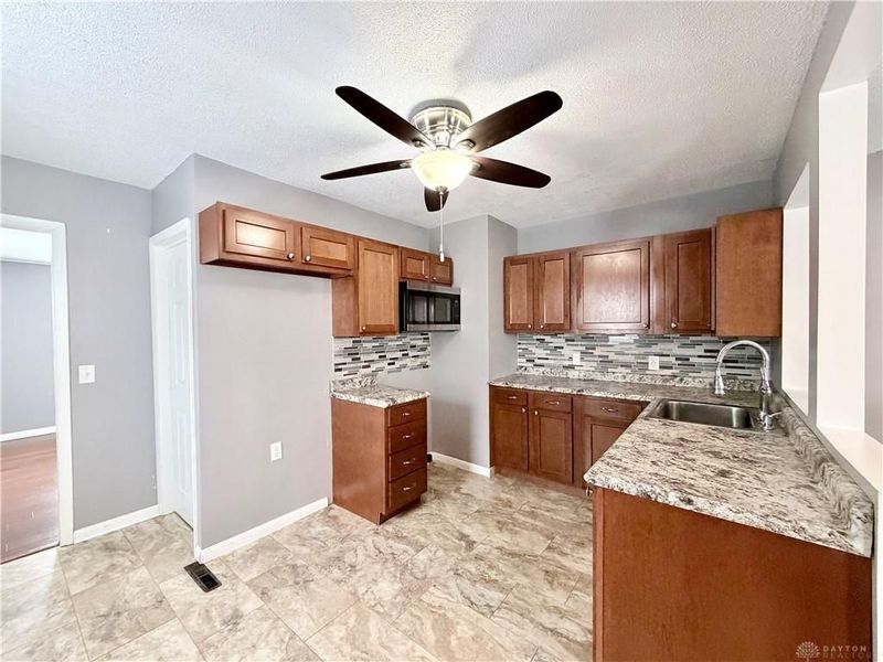 1806 N Sweetbriar Lane, Springfield, OH 45505 Photo 7