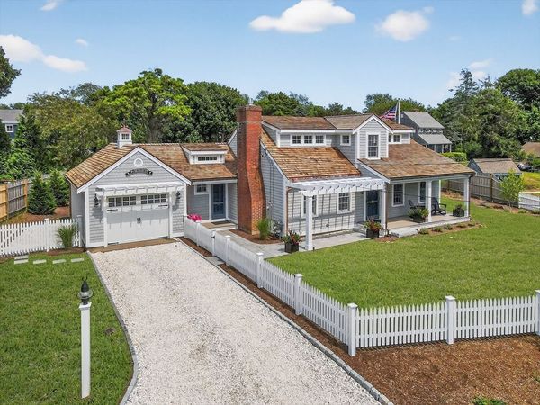 101 Oyster Pond Furlong St, Chatham, MA 02633