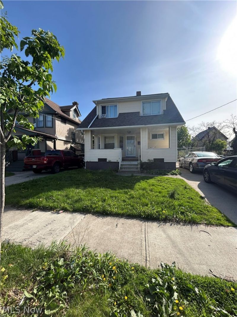986 Evangeline Road, Cleveland, OH 44110 Main Photo
