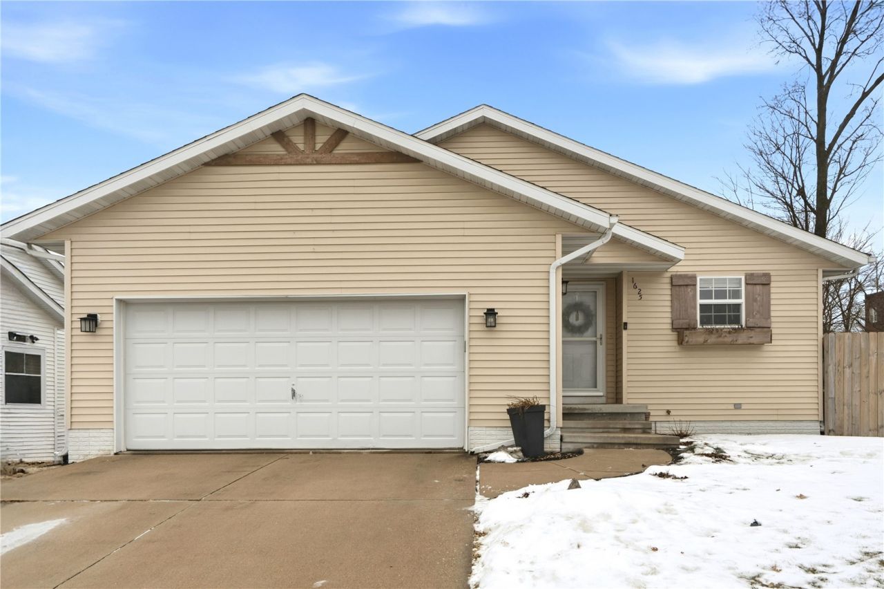 1625 1st Ave, Marion, IA 52302 Main Photo