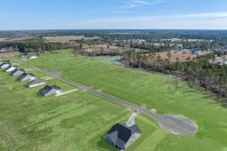 112 Furnies Place photo 4