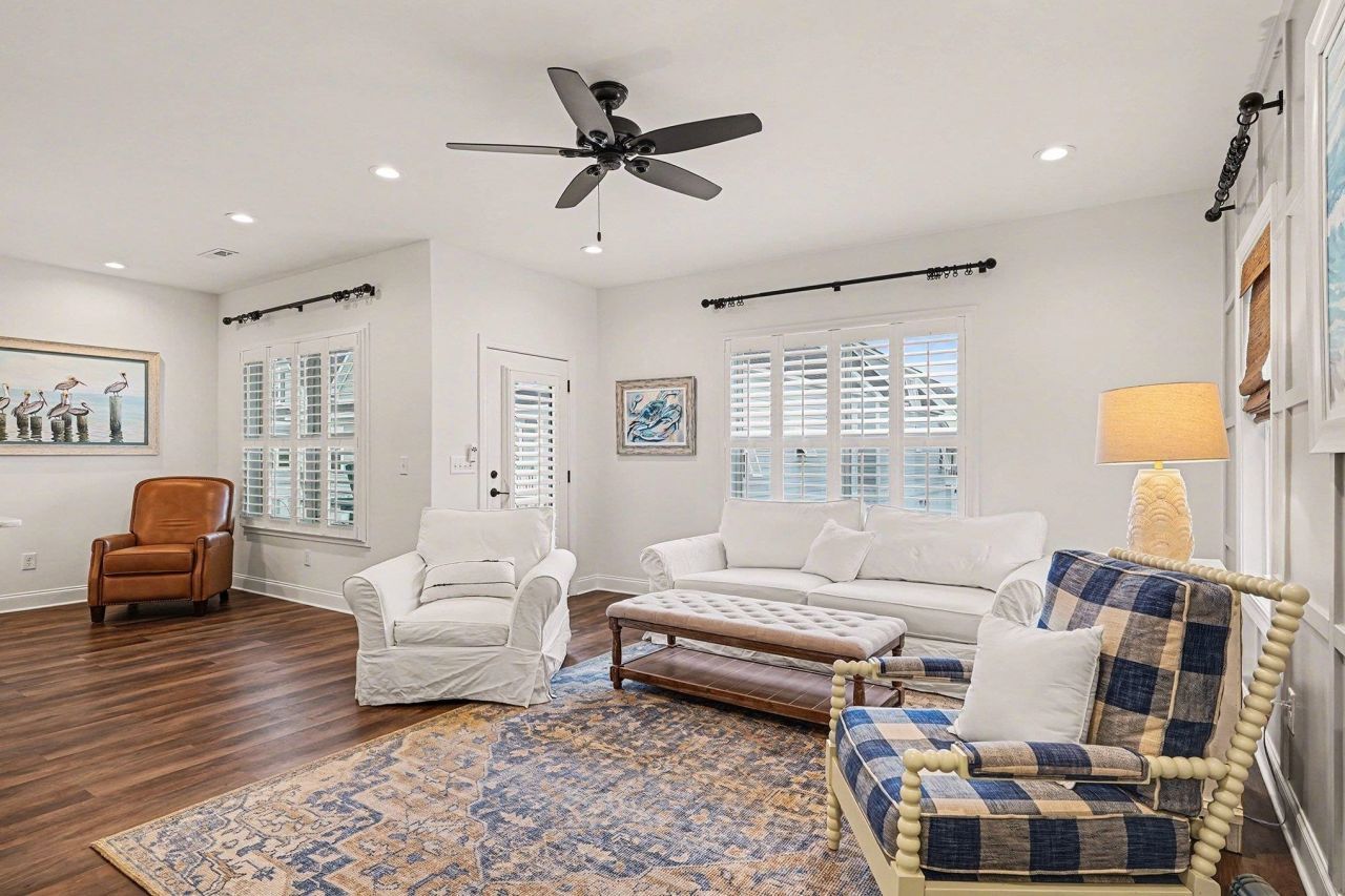 244 Gloucester Way Photo 10