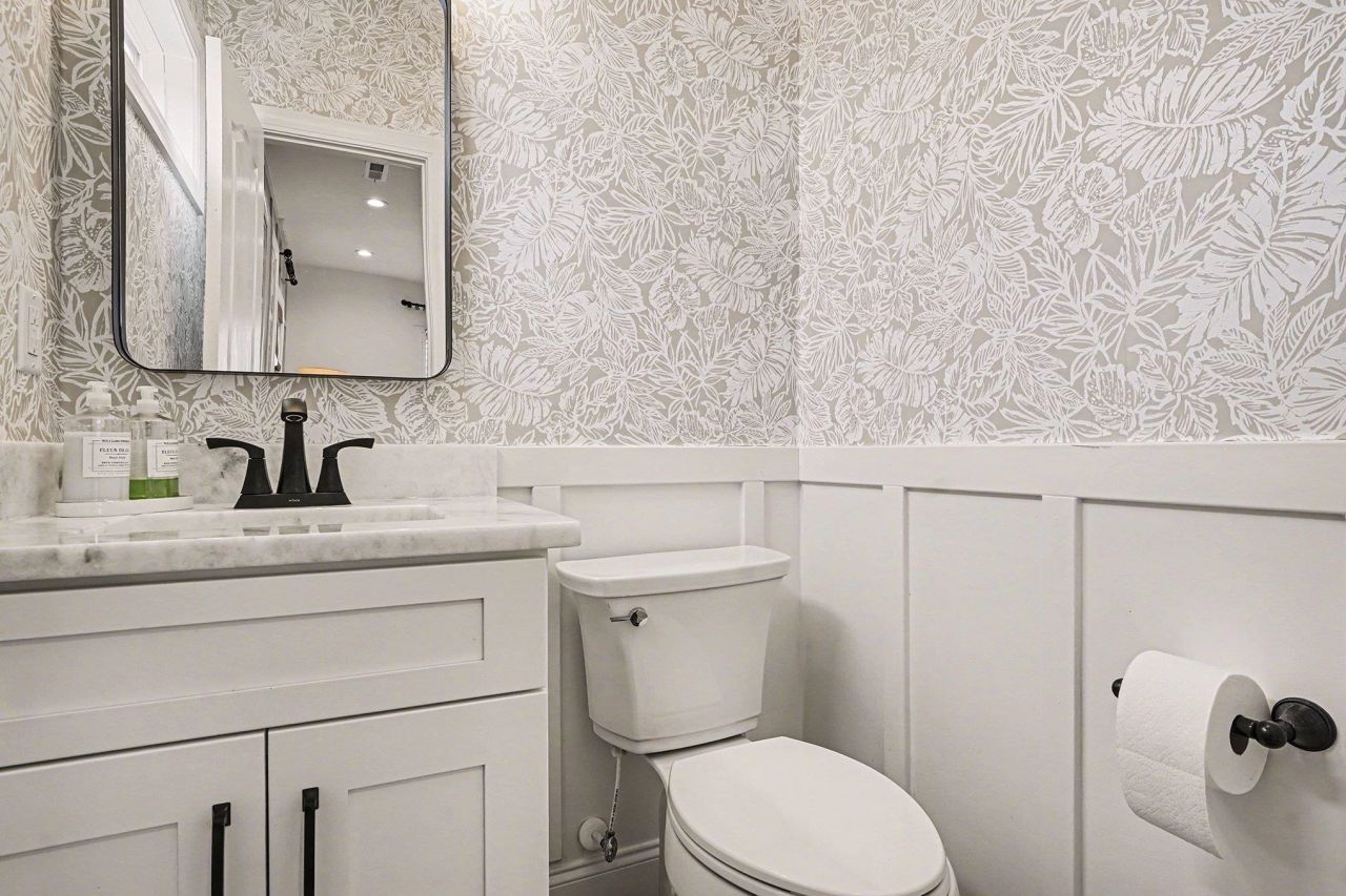 244 Gloucester Way Photo 14