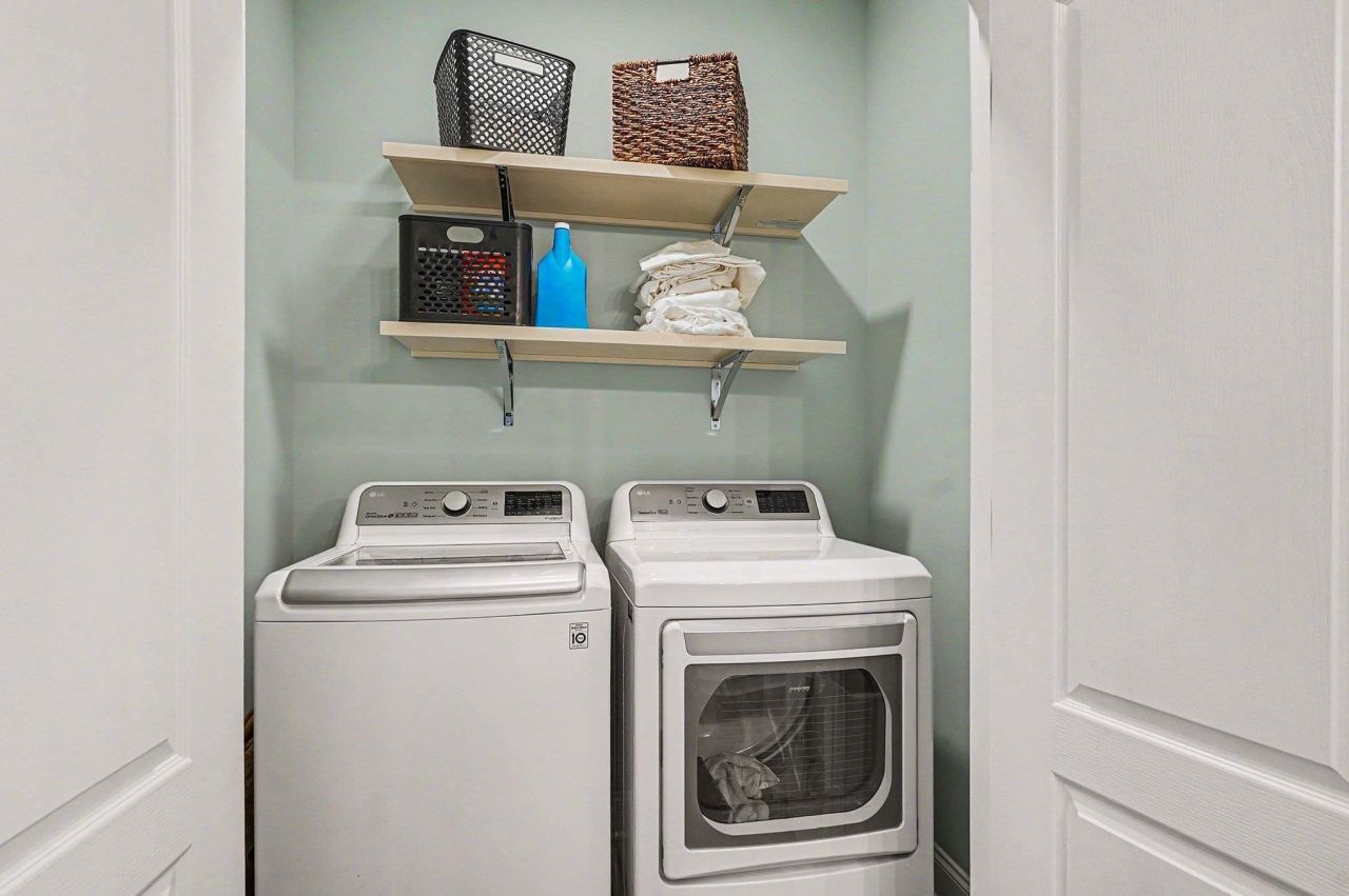 244 Gloucester Way Photo 15