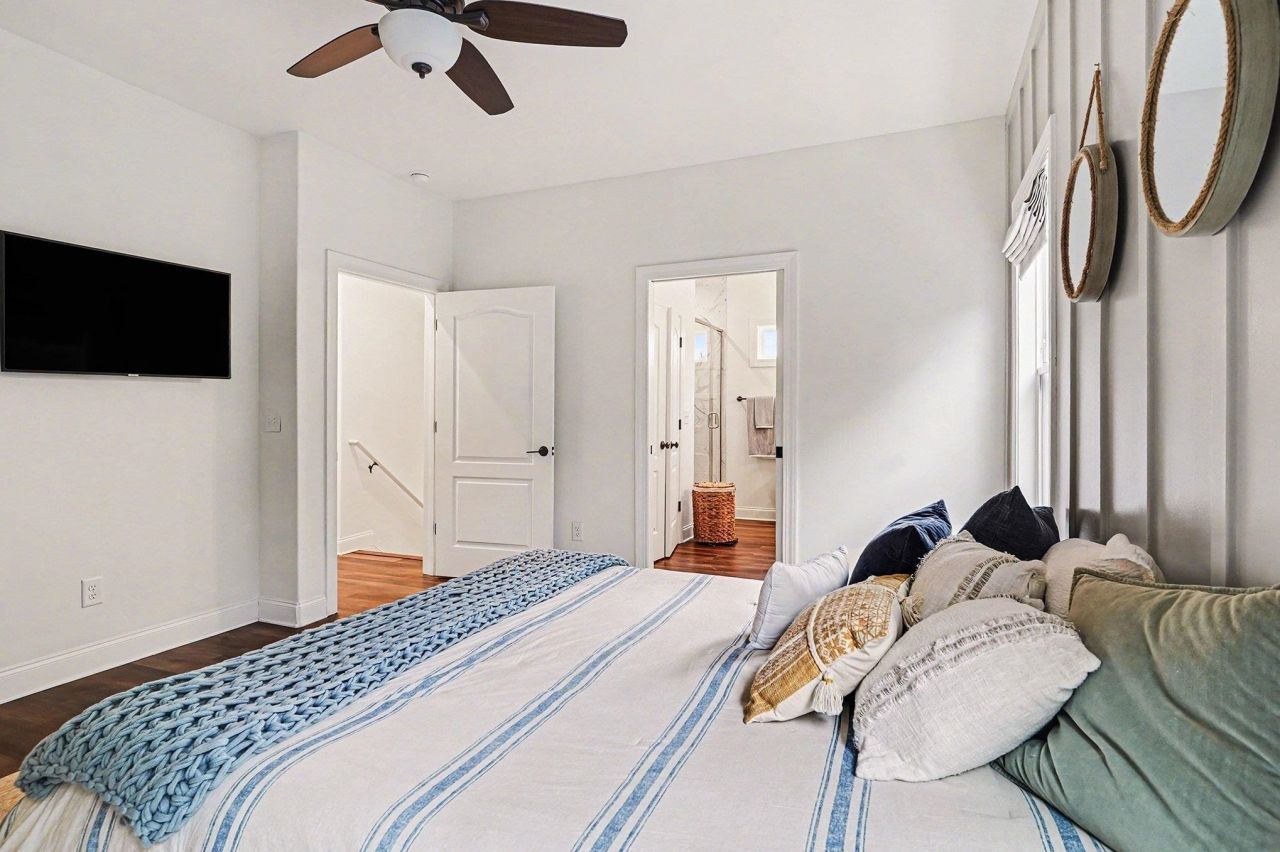 244 Gloucester Way Photo 19