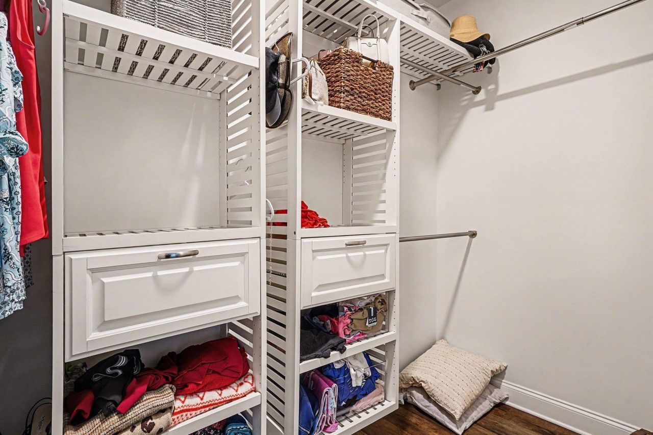 244 Gloucester Way Photo 23