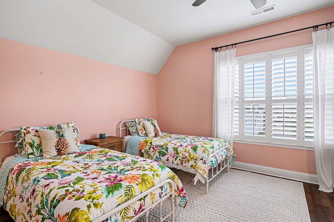 244 Gloucester Way Photo 27