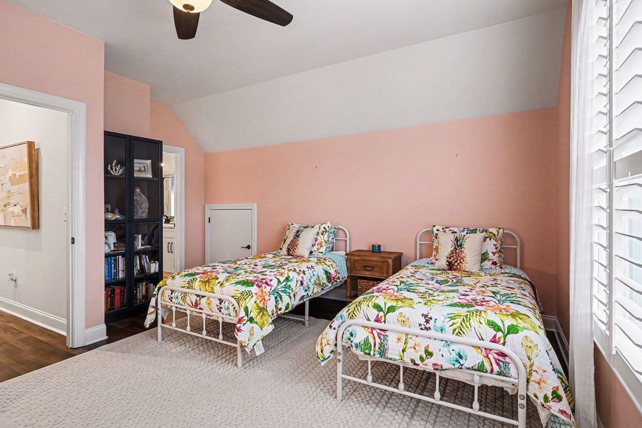 244 Gloucester Way Photo 28