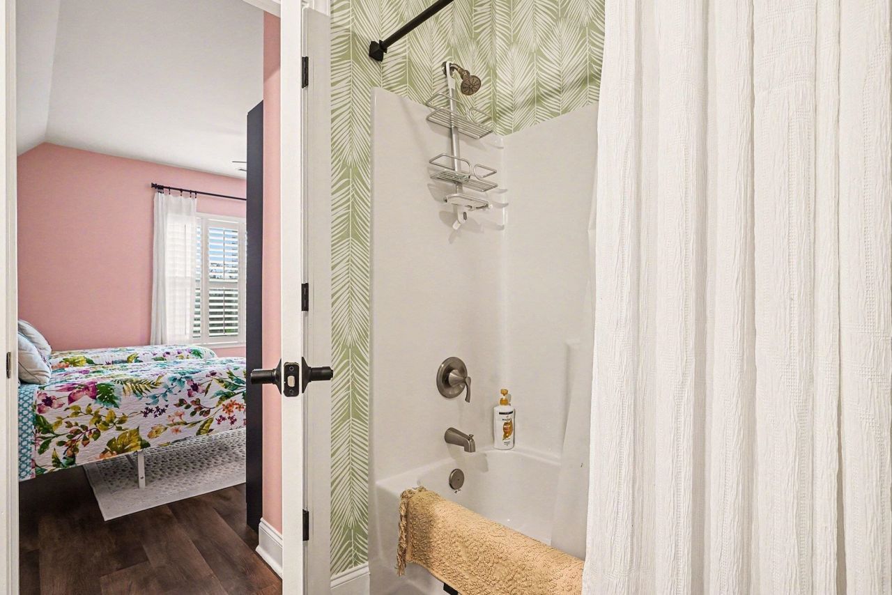 244 Gloucester Way Photo 30