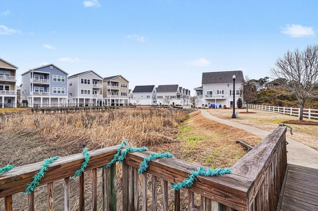 244 Gloucester Way Photo 37