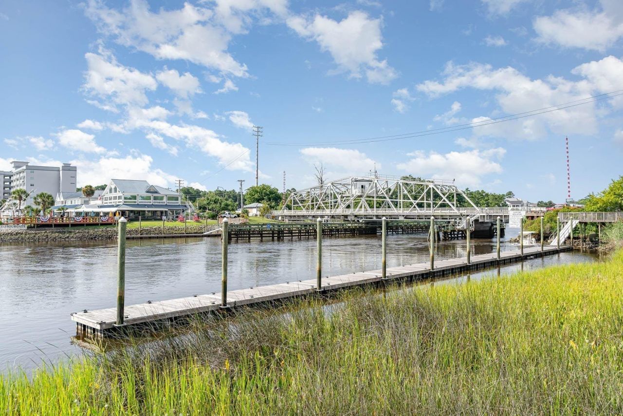 244 Gloucester Way Photo 44