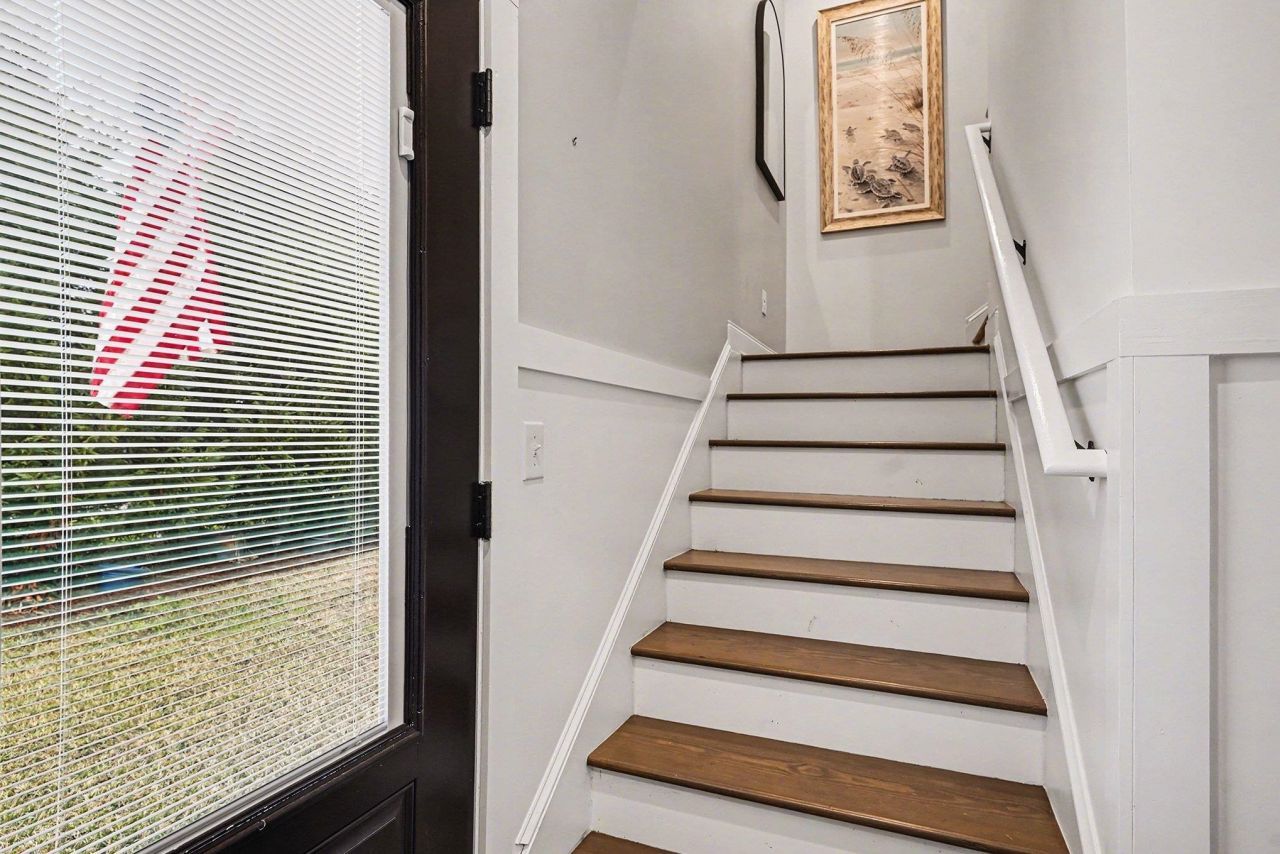 244 Gloucester Way Photo 5