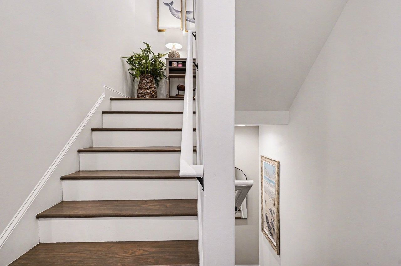 244 Gloucester Way Photo 6