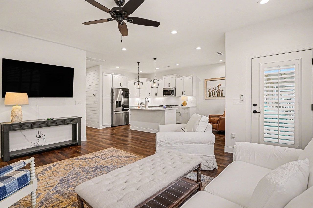 244 Gloucester Way Photo 9