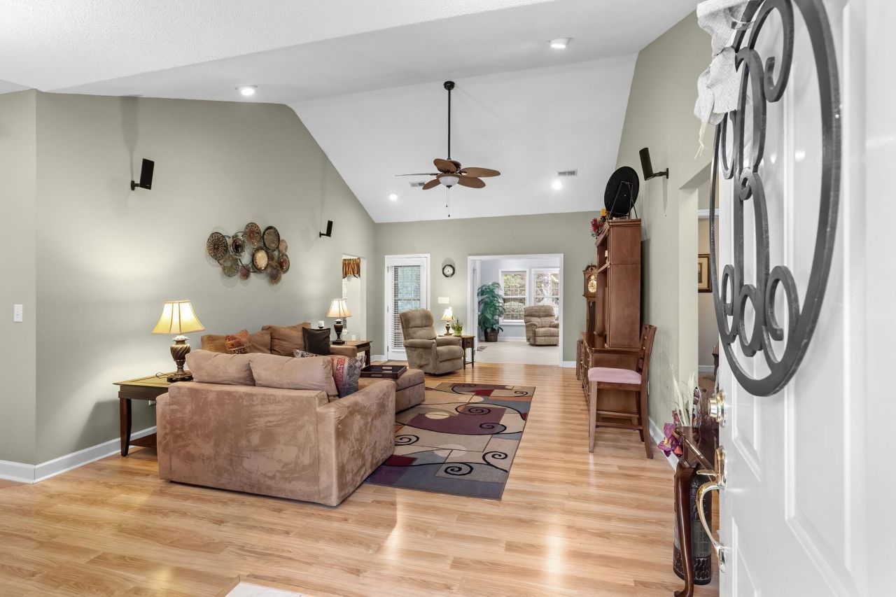 2977 Woodberry Ct. Photo 2