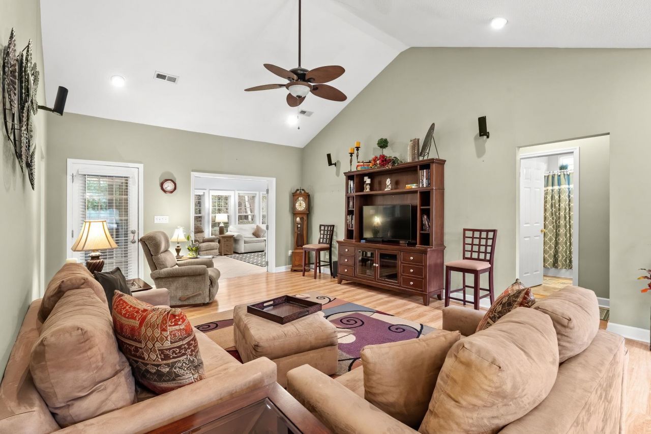 2977 Woodberry Ct. Photo 3