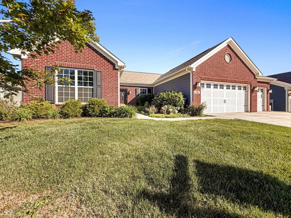 1302 Old Market Square, Greenwood, IN 46143