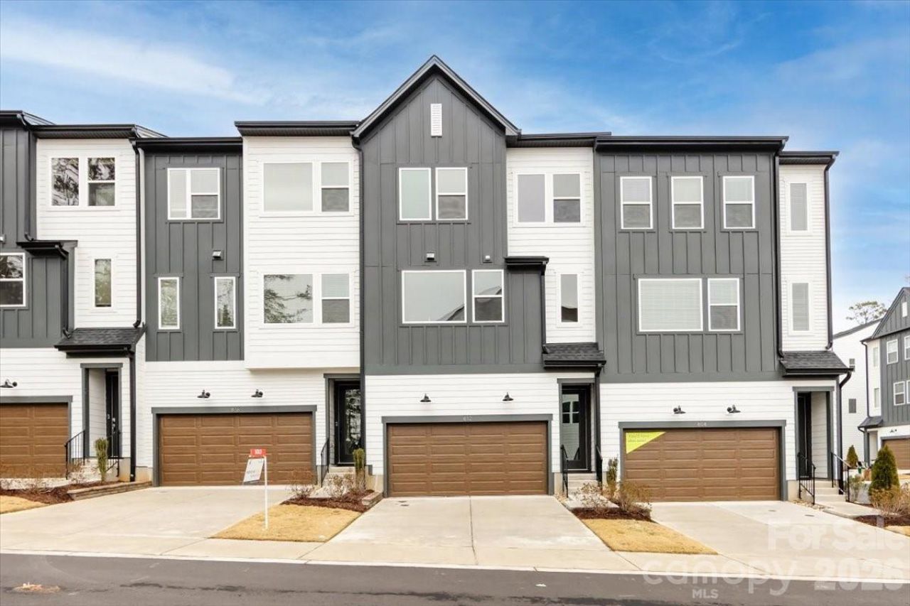 812 Flintside Lane, Charlotte, NC 28217 Main Photo