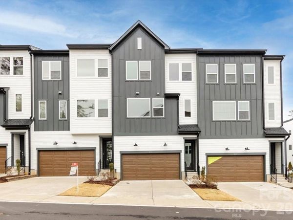 812 Flintside Lane, Charlotte, NC 28217