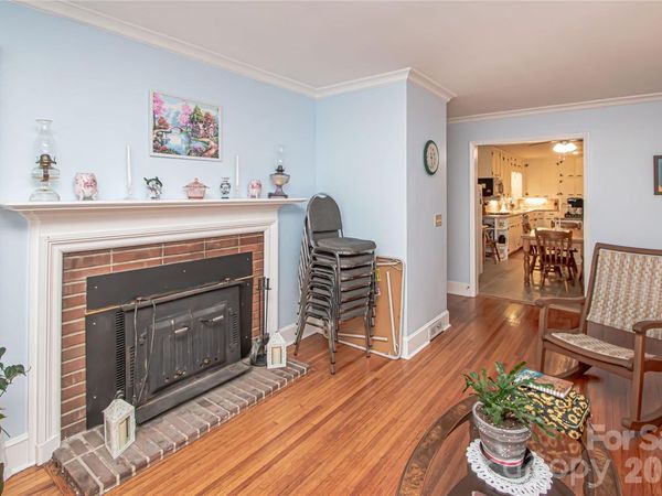 7218 Lakeside Drive N, Charlotte, NC 28212