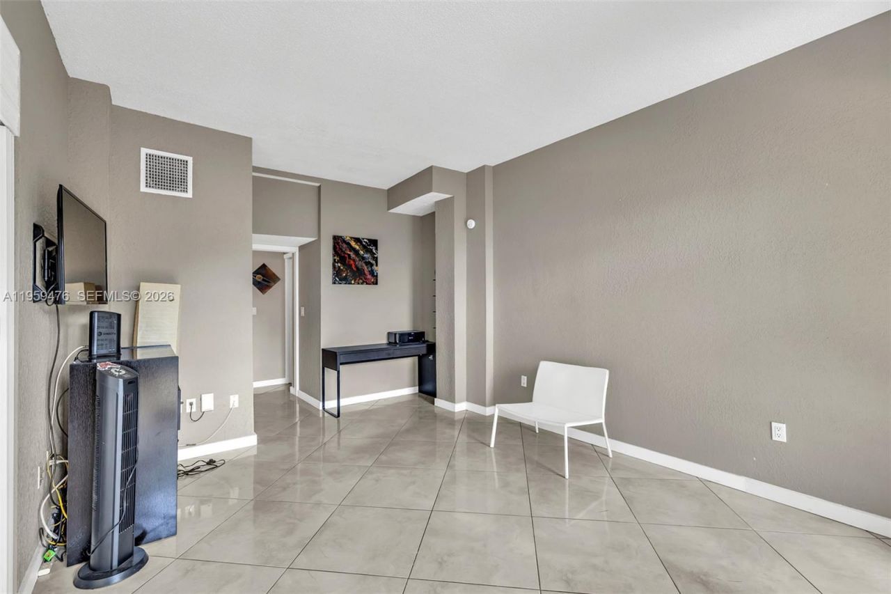 11111 Biscayne Blvd, Unit 116, Miami, FL 33181 Photo