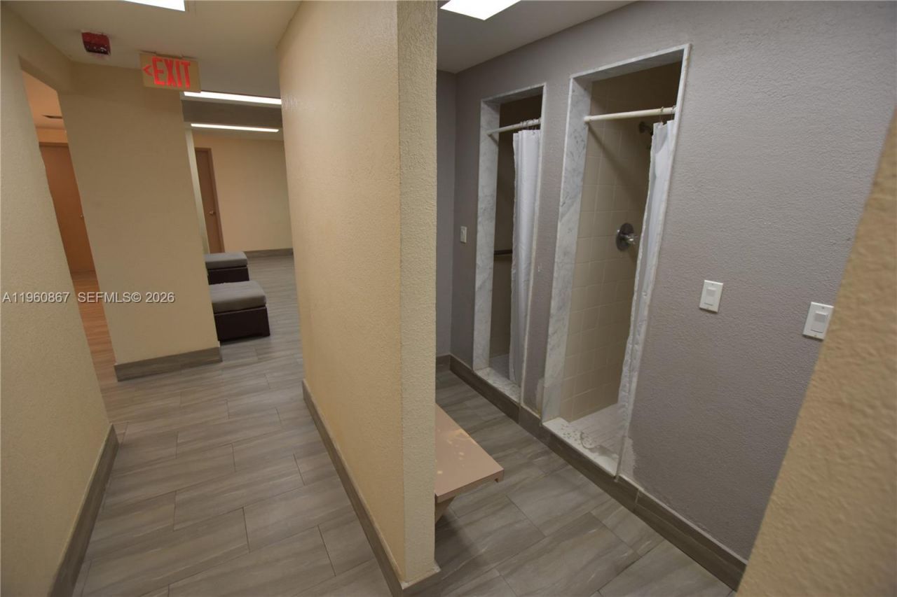 20301 W Country Club Dr , Unit 1425, Aventura, FL 33180 Photo