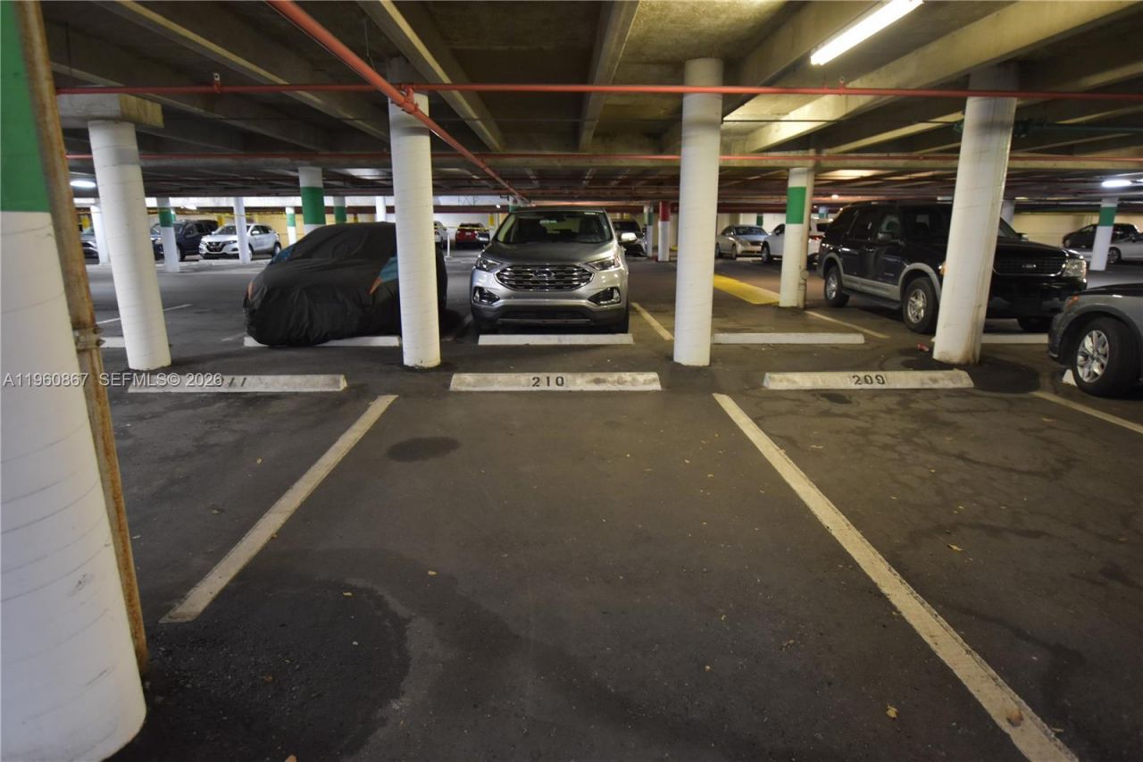 20301 W Country Club Dr , Unit 1425, Aventura, FL 33180 Photo