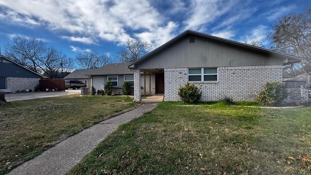 229 Crockett Lane, Hewitt, TX 76643 Main Photo