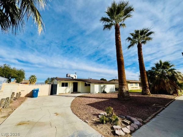 4112 Las Lomas Avenue , Las Vegas, NV 89102