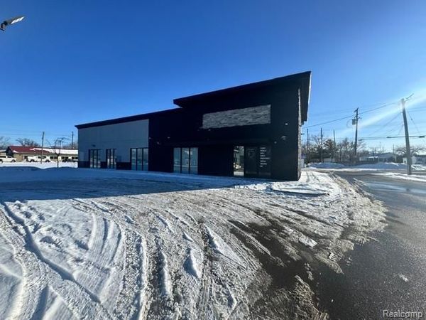 111 W Genesee Street, Lapeer, MI 48446