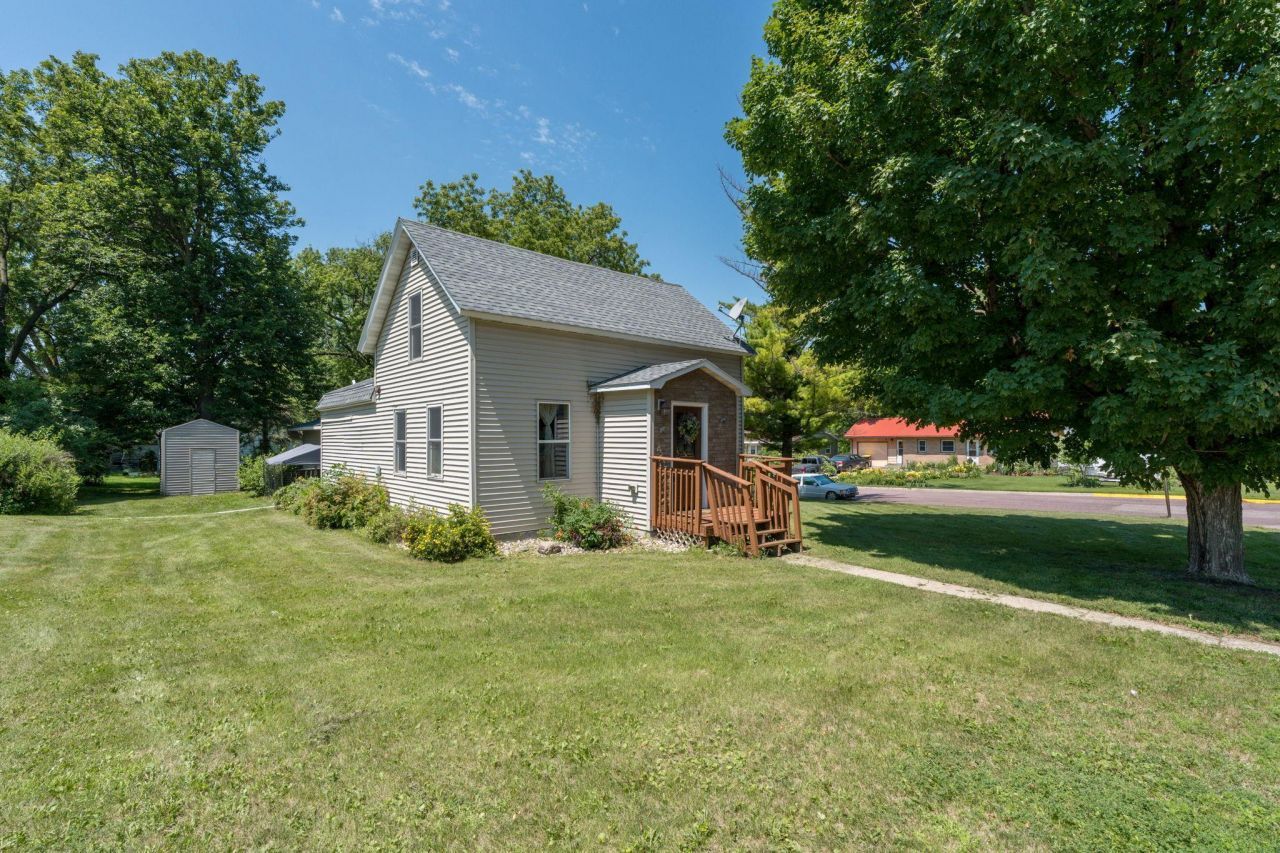 415 8th Street N, Mountain Lake, MN 56159 Main Photo