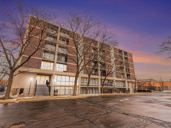 1043 S YORK Road, Unit 202, Bensenville, IL 60106