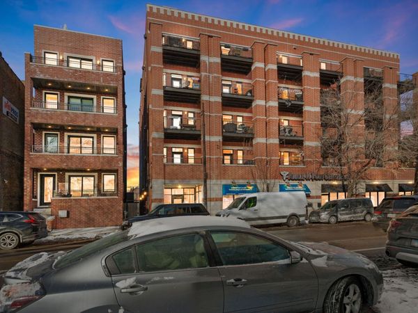 2222 W Belmont Avenue, Unit 203, Chicago, IL 60618