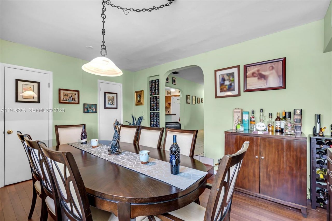 249 Carlisle Dr, Miami Springs, FL 33166 Photo