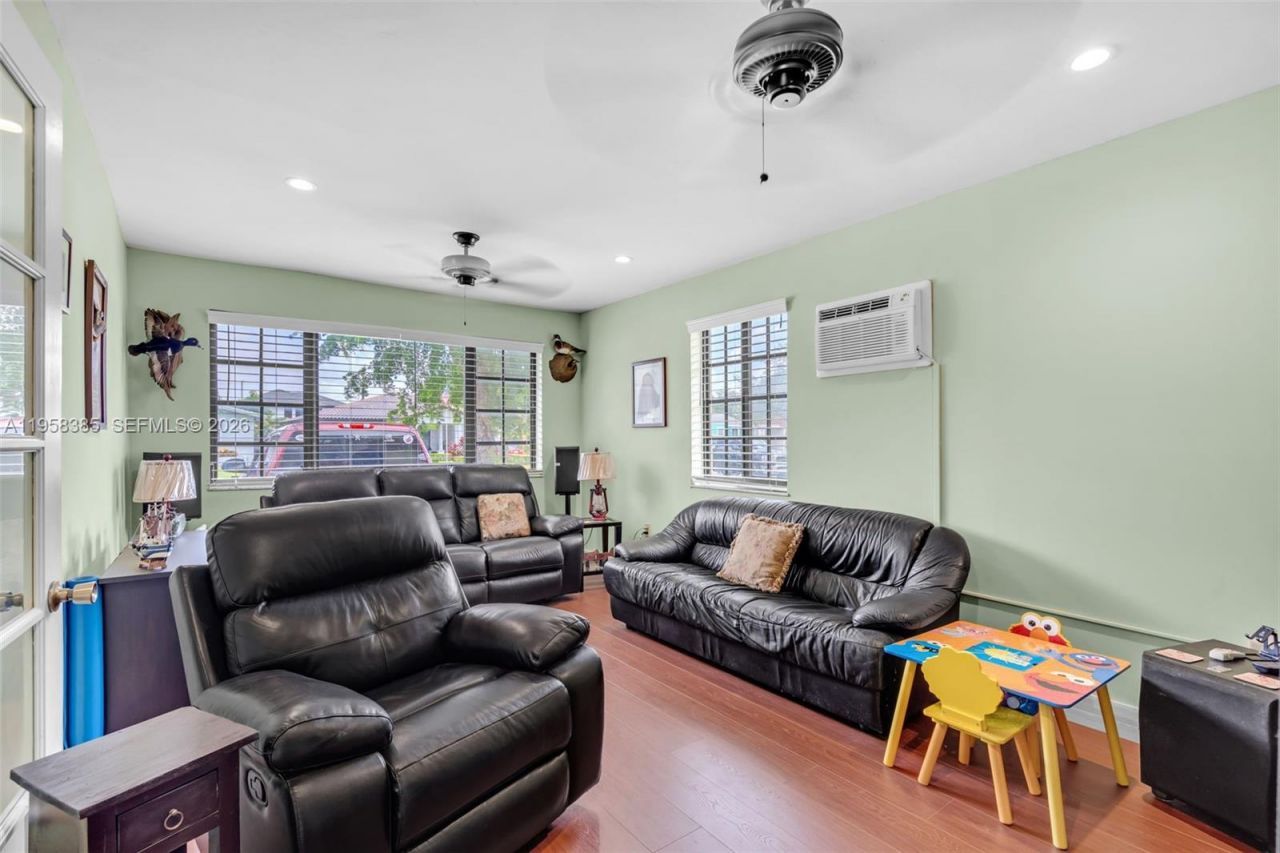 249 Carlisle Dr, Miami Springs, FL 33166 Photo