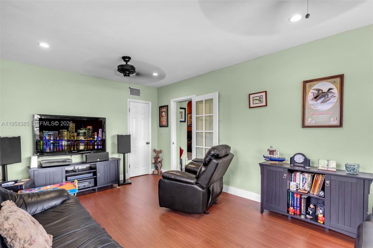 249 Carlisle Dr, Miami Springs, FL 33166 Photo