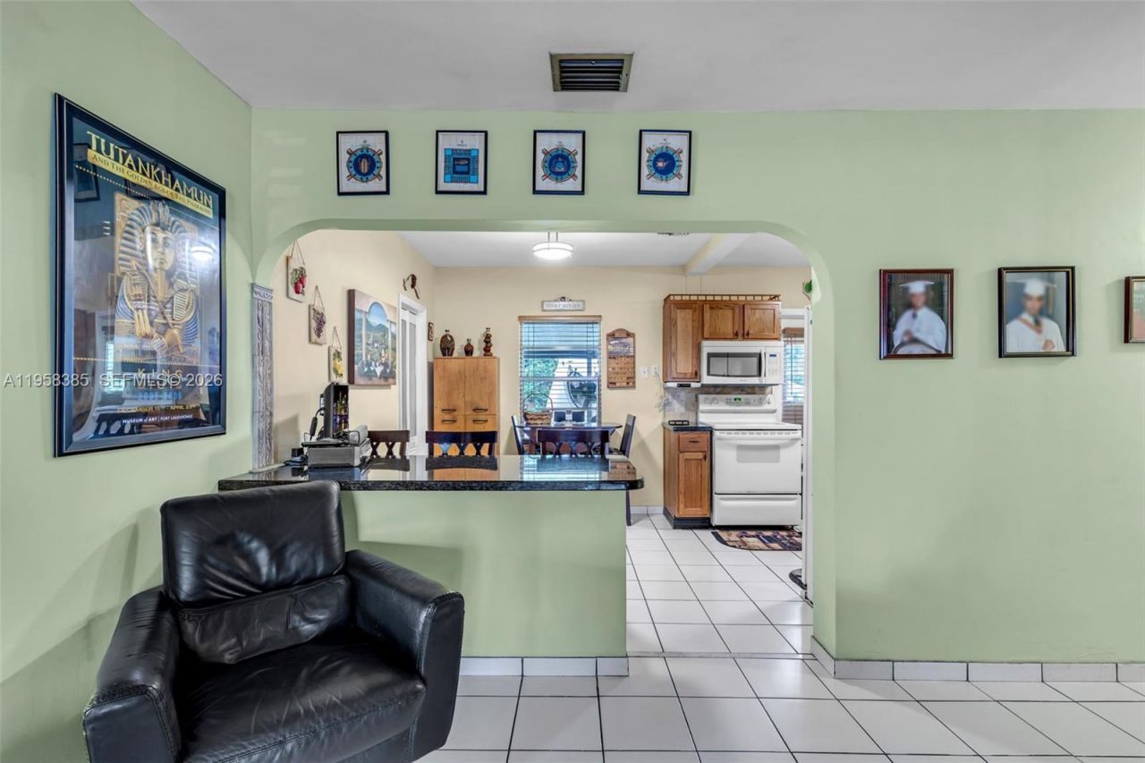249 Carlisle Dr, Miami Springs, FL 33166 Photo