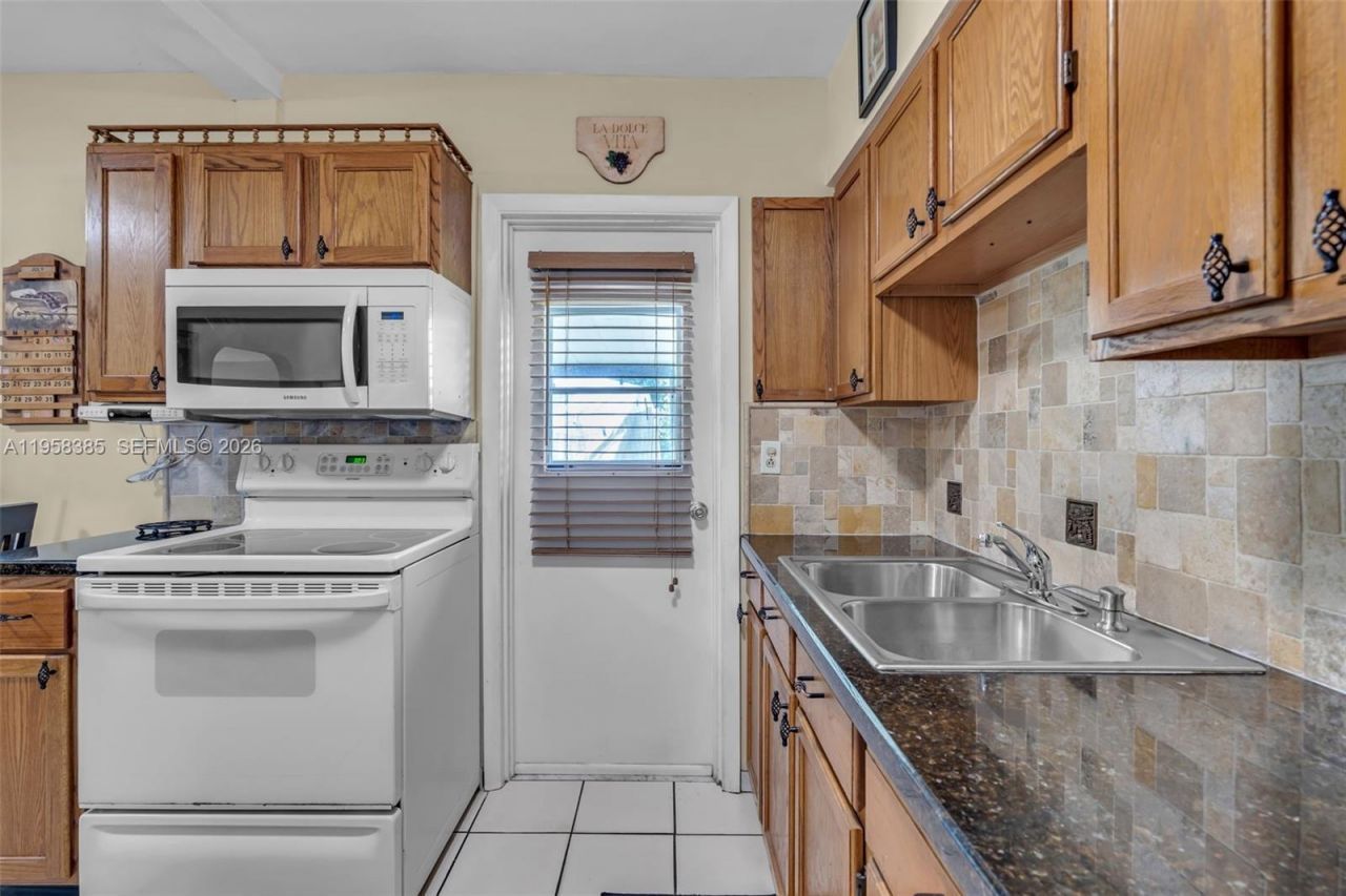 249 Carlisle Dr, Miami Springs, FL 33166 Photo