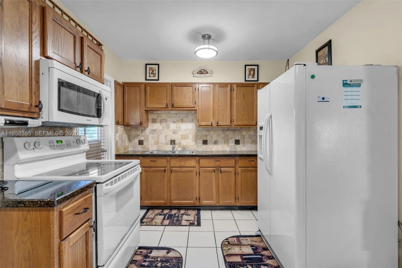 249 Carlisle Dr, Miami Springs, FL 33166 Photo